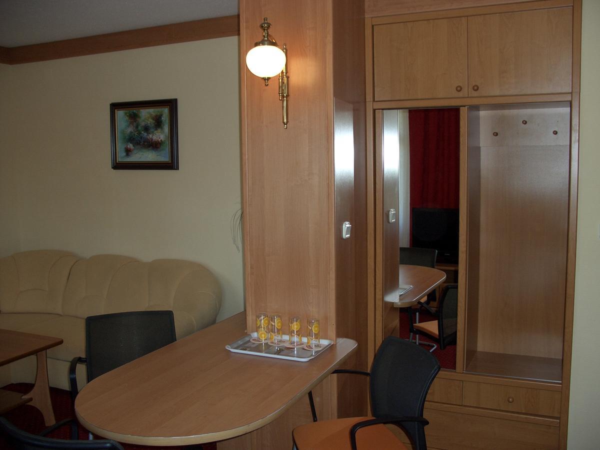 Hotel Alga Ustka Exterior foto